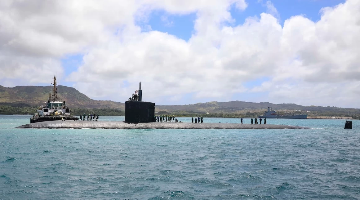 زیر دریایی اتمی آمریکا در بندر بوسان کره جنوبی پهلو گرفت