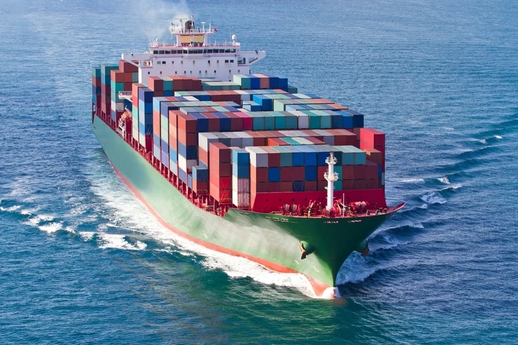 پیگیری راه اندازی خط کشتیرانی مستقیم کانتینربر ایران و برزیل