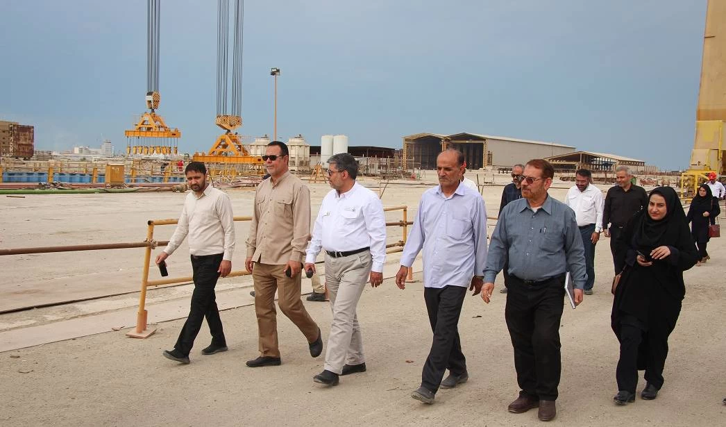 بازدید خبرنگاران از کارخانه کشتی سازی صدرا در بوشهر