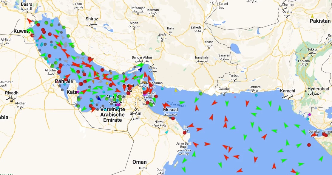رصد زنده شناورهای عبوری در خلیج فارس، دریای عمان و دریای خزر