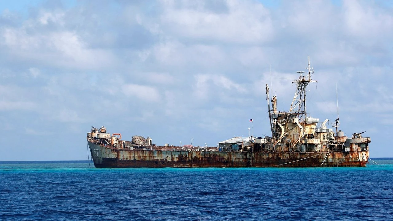 یک کشتی از رده خارج عامل شروع درگیری در آسیا