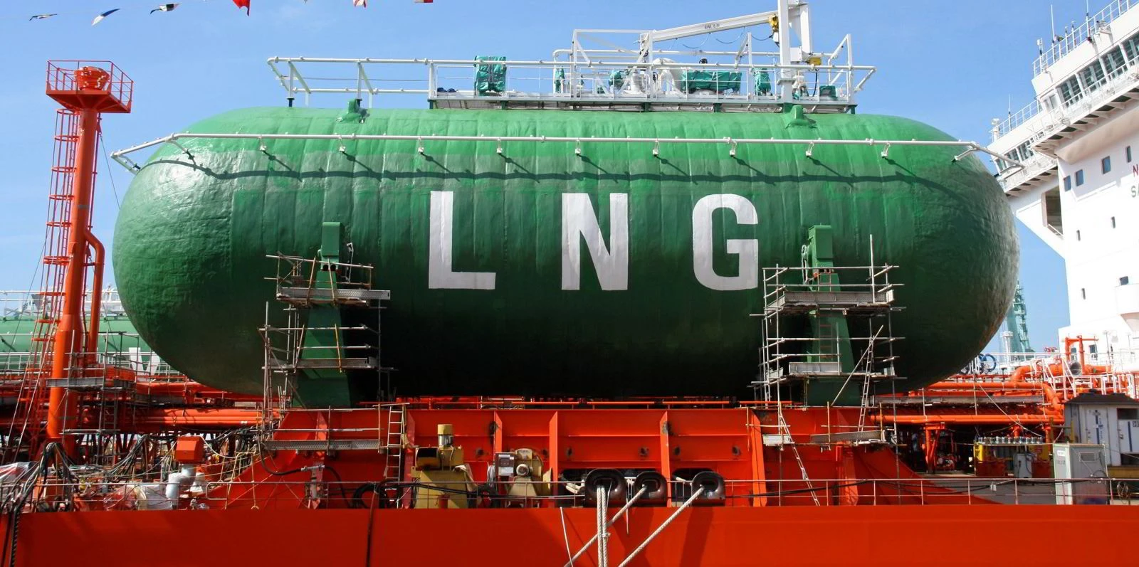 استفاده ۵۲۳ فروند کشتی در جهان از سوخت LNG