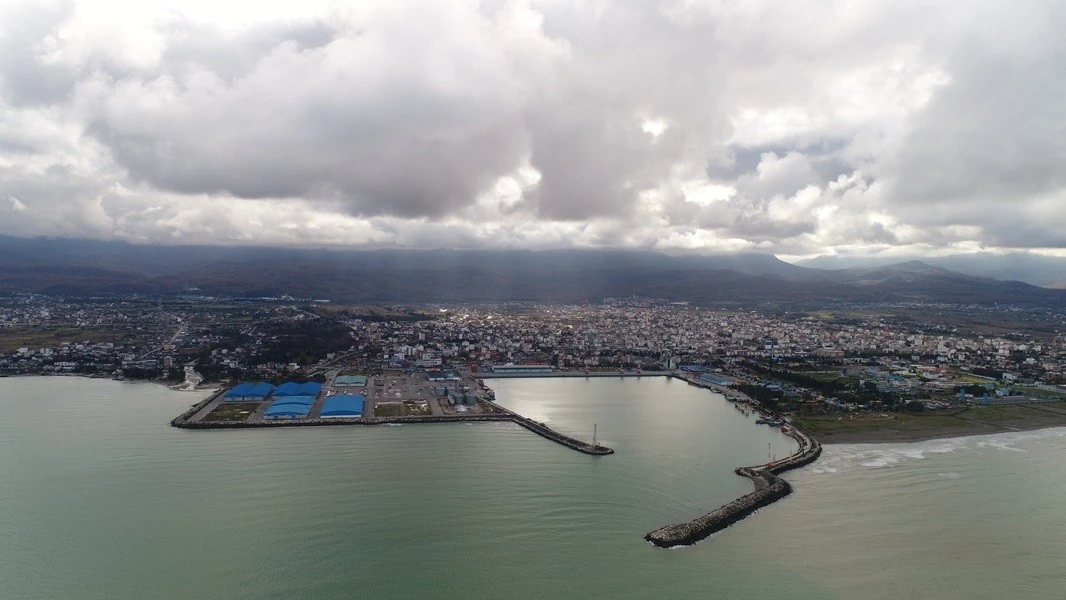 کاهش آب خزر جدی است، اما برخی مسئولان هنوز آن را باور ندارند